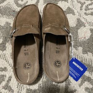 New in box Birkenstock clogs